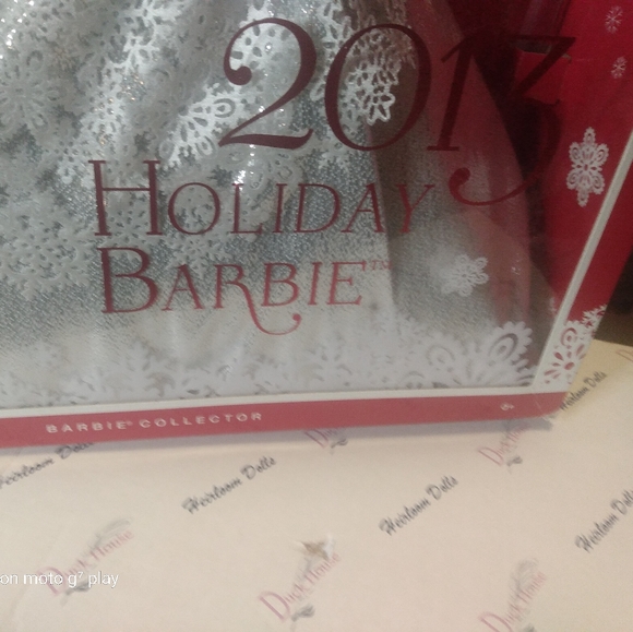 25th Anniversary 2013 Holiday Barbie - Picture 10 of 12